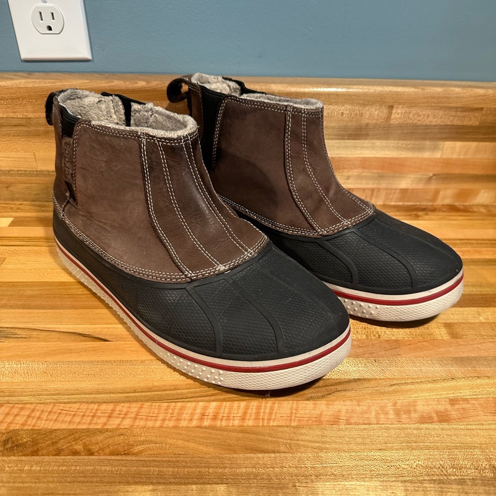 CROCS Mid Top Boot with Faux Fur Inside Size 12